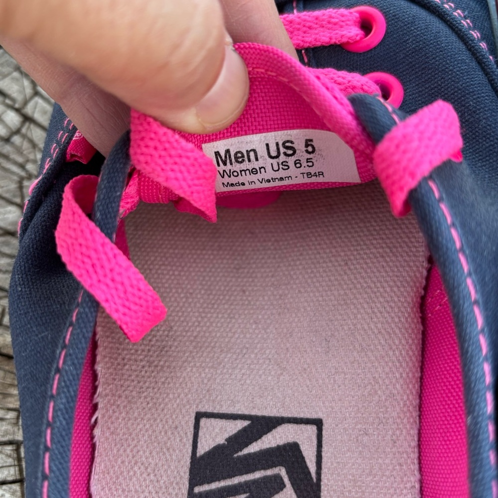 Vans - Picture 2 of 5